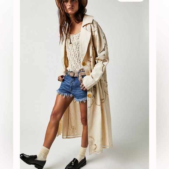 Free People Highwaisted Medium Wash Raw Hem Cutoffs Denim Shorts 24 - Picture 2 of 5